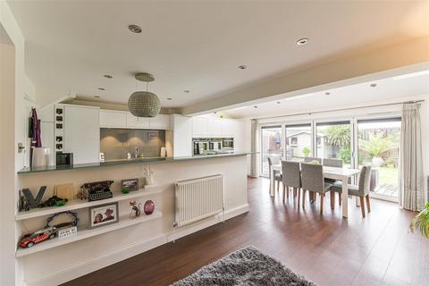 16 Bluegates, Ewell, Epsom, KT17 2SA