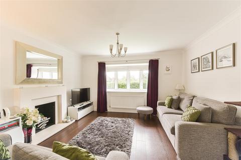 16 Bluegates, Ewell, Epsom, KT17 2SA
