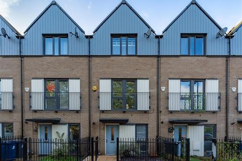 21 Quaker Lane, Southall, UB2 4AZ