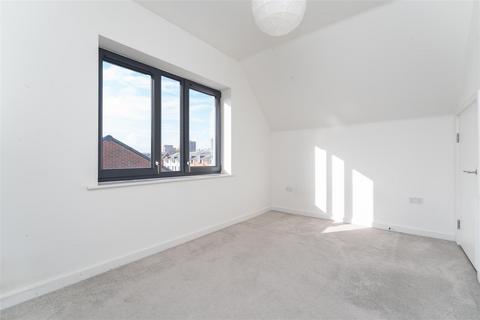 21 Quaker Lane, Southall, UB2 4AZ