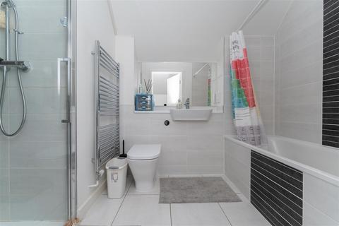 21 Quaker Lane, Southall, UB2 4AZ