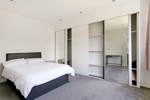 5 bedroom house to rent, Kings Avenue, London SW12
