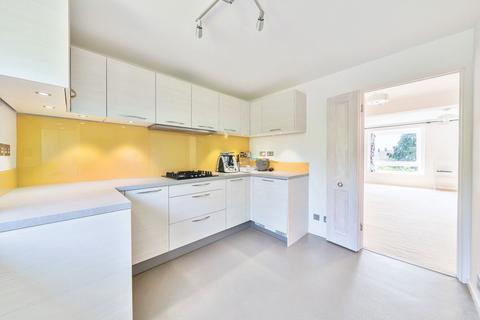 82 College Road, London, SE21 7LY