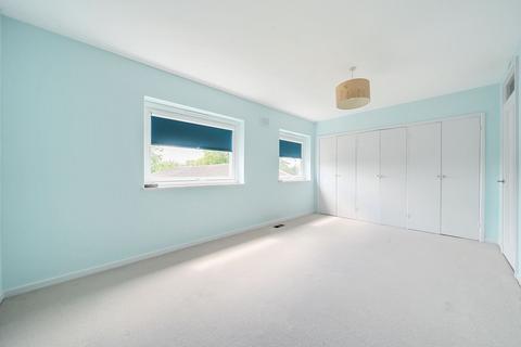 82 College Road, London, SE21 7LY