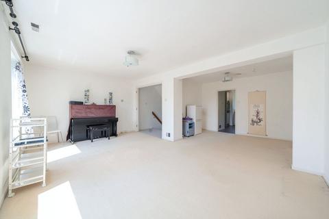 82 College Road, London, SE21 7LY