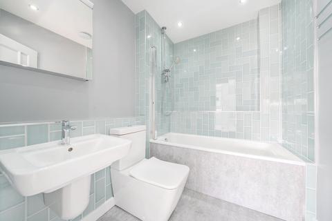 82 College Road, London, SE21 7LY