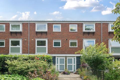 82 College Road, London, SE21 7LY