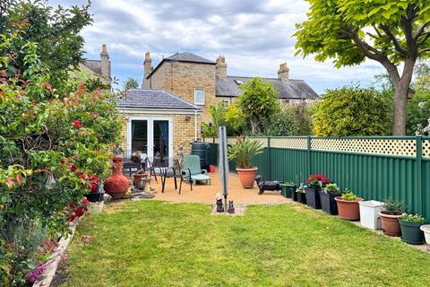 3 bedroom end of terrace house for sale, Saffron Road, Histon, Cambridge