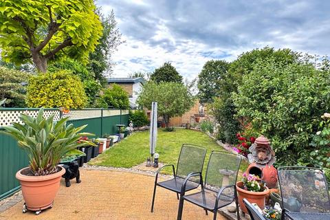 3 bedroom end of terrace house for sale, Saffron Road, Histon, Cambridge