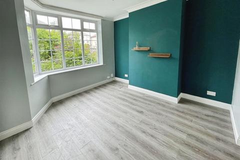 3 bedroom semi-detached house to rent, Leafield Terrace, Bradford BD2