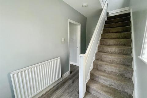 3 bedroom semi-detached house to rent, Leafield Terrace, Bradford BD2