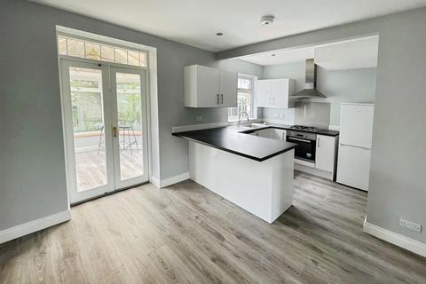 3 bedroom semi-detached house to rent, Leafield Terrace, Bradford BD2