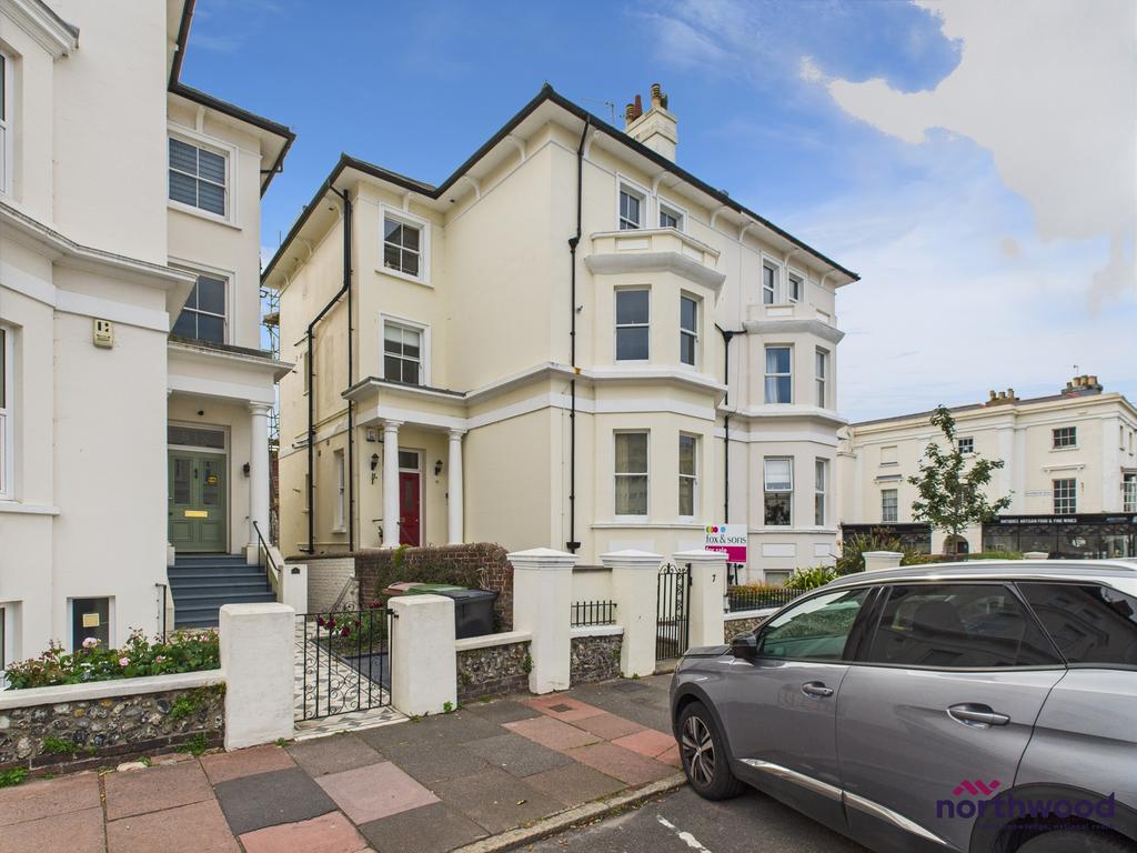 Chiswick Place, Eastbourne, BN21 1 bed maisonette - £1,000 pcm (£231 pw)