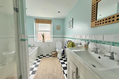 33 Ebrington Road, Exeter, EX2 8JS