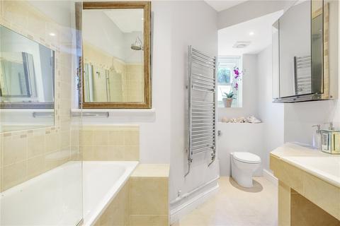 Flat 2, Grove House Chelsea Manor Street, London, SW3 5QB
