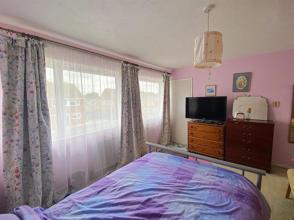 60 Gwyneth Grove - Bed2.jpg