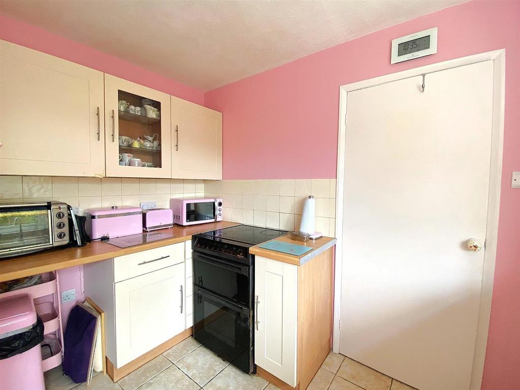 60 Gwyneth Grove -Kitchen2.jpg