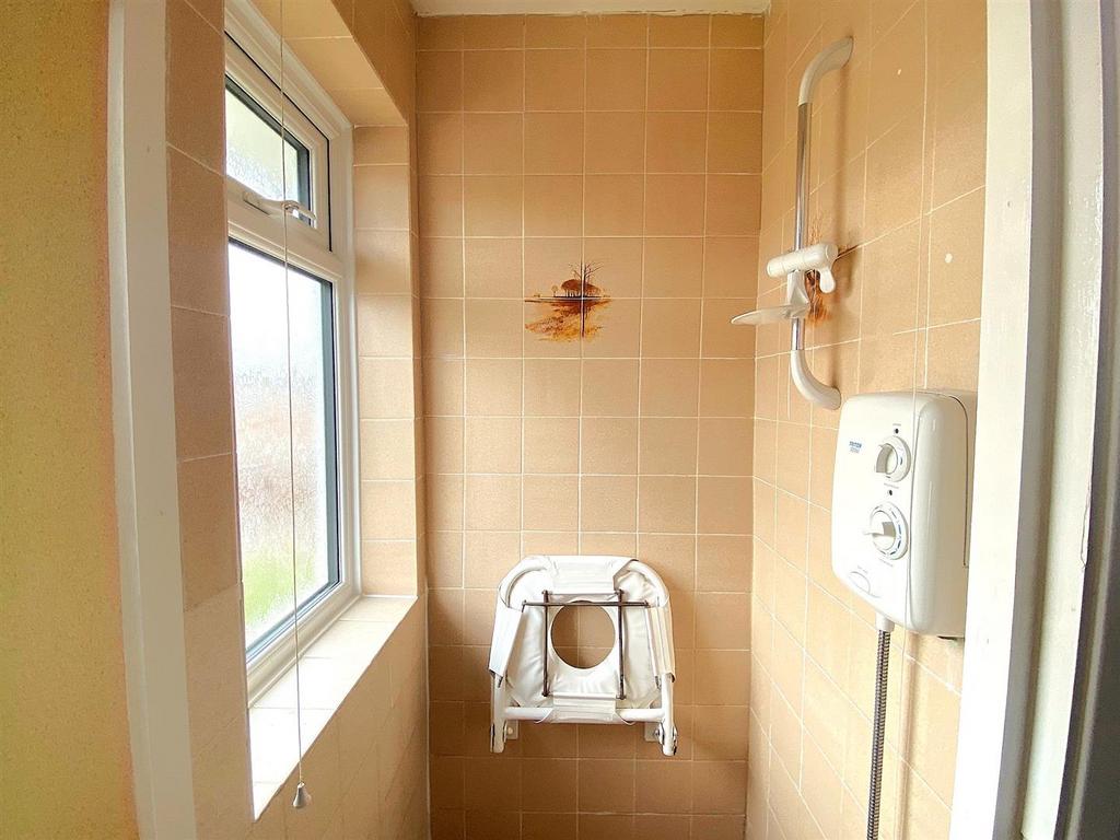 60 Gwyneth Grove - Shower.jpg