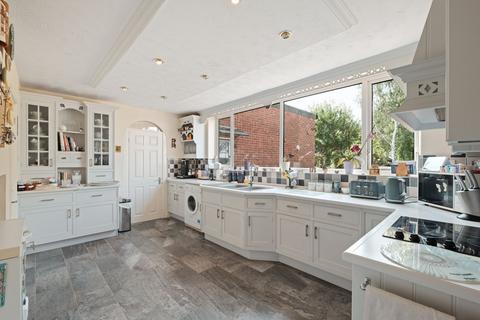 undefined, Worcester Road, Upton Warren, B61