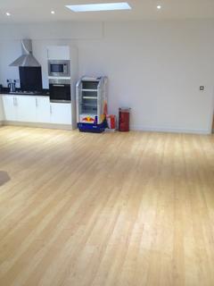 1 bedroom in a house share to rent, 96-97 Mansel Street