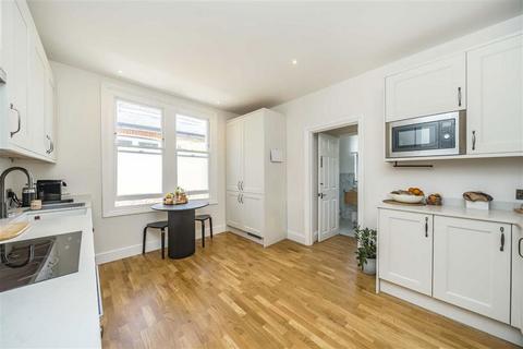 3 bedroom flat for sale, Ashleigh Road, London SW14