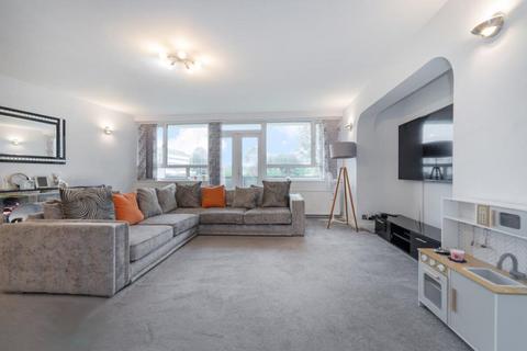 2 bedroom flat for sale, Chessington Lodge,  Regents Park Road,  N3