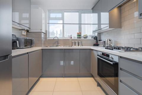 2 bedroom flat for sale, Chessington Lodge,  Regents Park Road,  N3