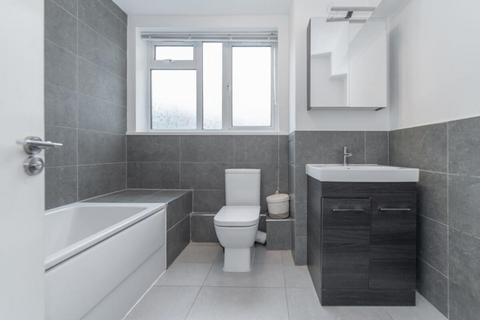 2 bedroom flat for sale, Chessington Lodge,  Regents Park Road,  N3