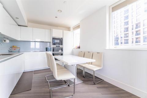 3 bedroom apartment for sale, Healum Avenue, Southall UB2