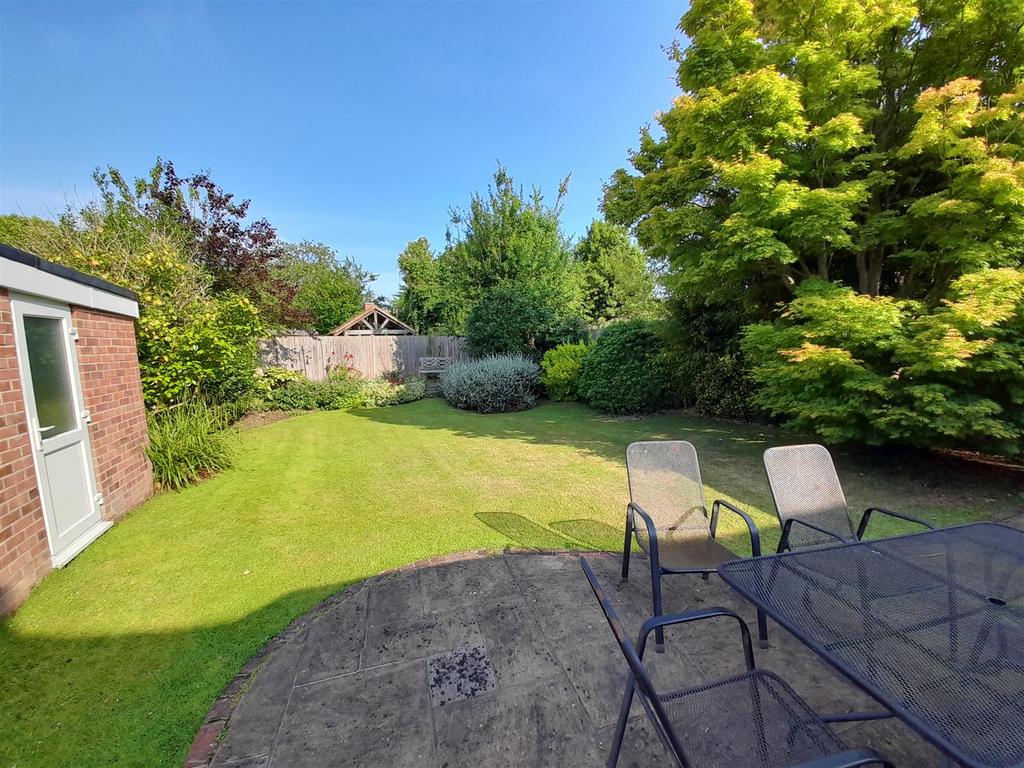 Rear garden 2.jpg