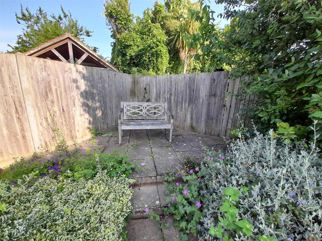 Rear garden 4.jpg