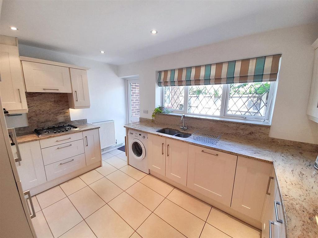 Kitchen 1 new.jpg