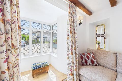 89 Strode Road, Clevedon, BS21 6QF