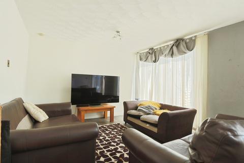 3 bedroom end of terrace house for sale, Axdane, Hull, HU6 9AB