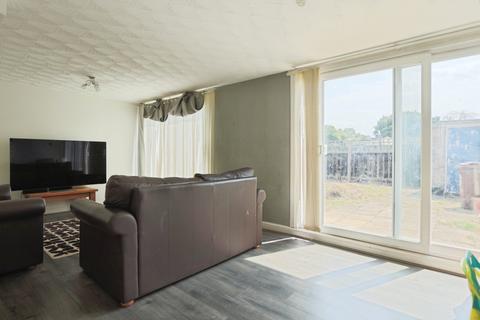 3 bedroom end of terrace house for sale, Axdane, Hull, HU6 9AB