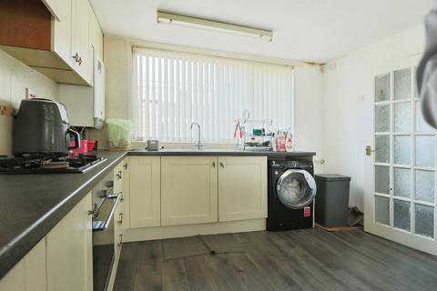 3 bedroom end of terrace house for sale, Axdane, Hull, HU6 9AB