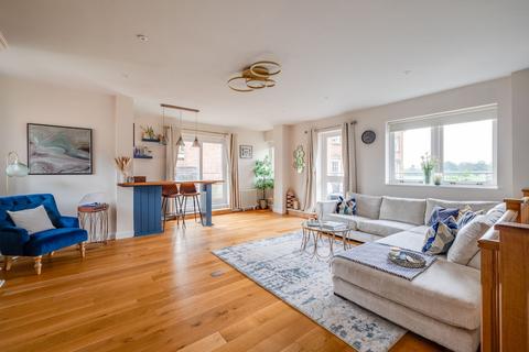4 bedroom end of terrace house for sale, Manor Lane, Wrexham LL12