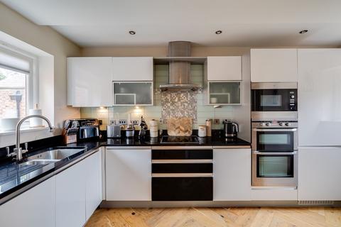 4 bedroom end of terrace house for sale, Manor Lane, Wrexham LL12
