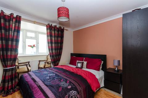 Oakleigh Road North, Whetstone, London, N20