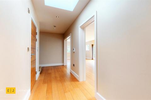 3 bedroom duplex to rent, Manor Road, Chigwell IG7