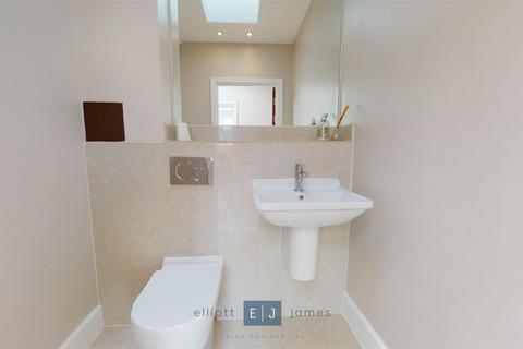 3 bedroom duplex to rent, Manor Road, Chigwell IG7