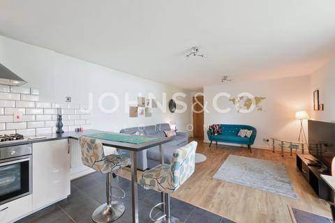 1 bedroom flat for sale, Barrier Point Road, E16