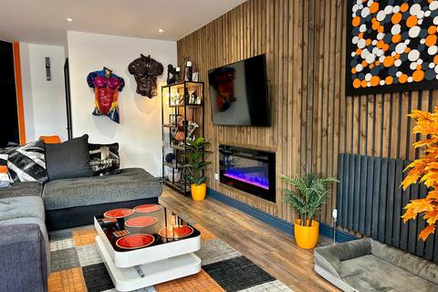 15 The Mount, Romford, RM3 7LJ