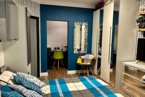 15 The Mount, Romford, RM3 7LJ