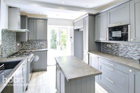 4 bedroom semi-detached house to rent, Southend Road, WESTON-SUPER-MARE