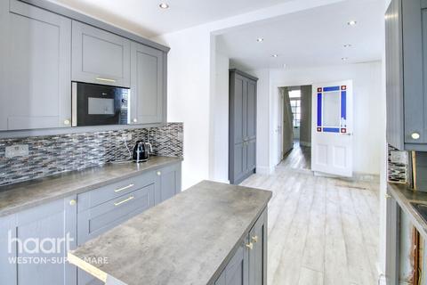 4 bedroom semi-detached house to rent, Southend Road, WESTON-SUPER-MARE