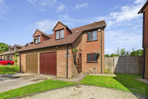 6 Wilberforce Close, Crawley, RH11 9TD