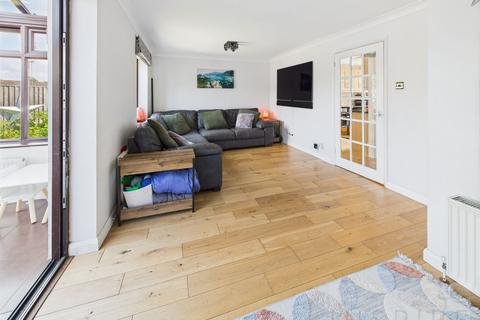 6 Wilberforce Close, Crawley, RH11 9TD
