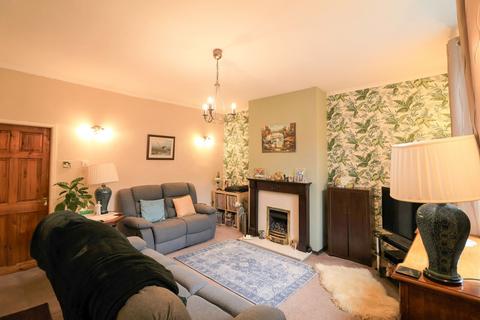 3 bedroom terraced house for sale, Gladstone Street, Glossop SK13