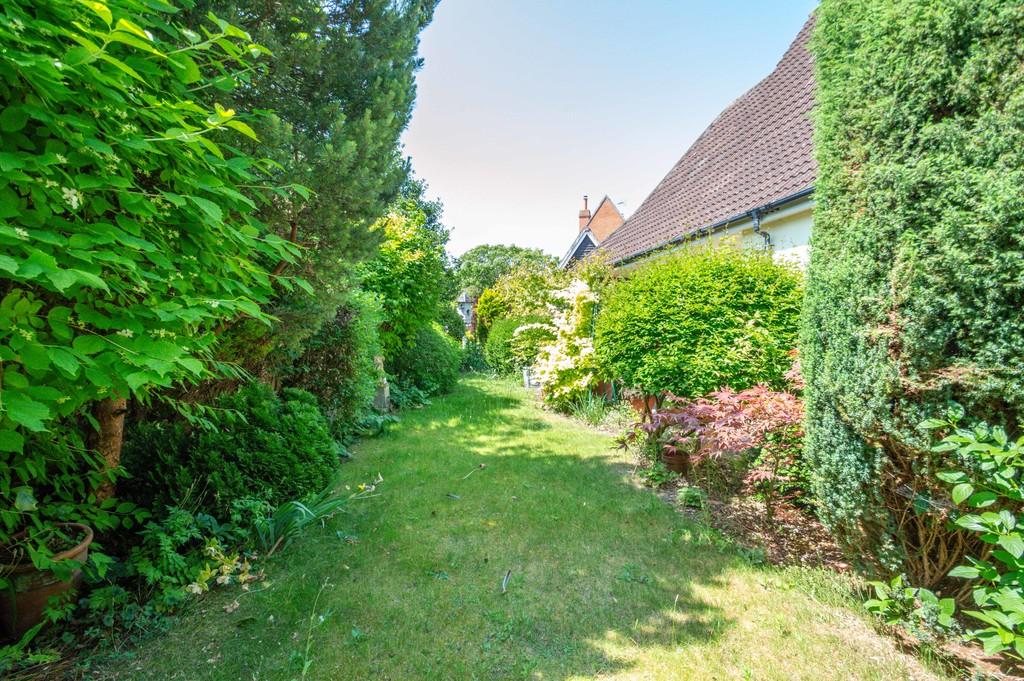 11 Balaton Place-29